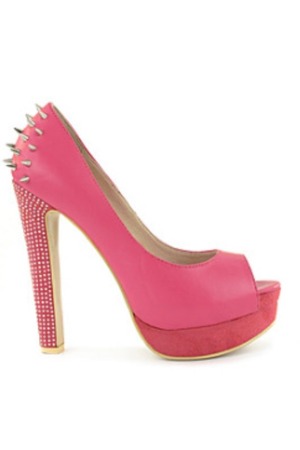 Love these shoes! So girly and cute, but at the same time so stylish and though!