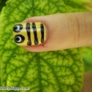 Bee nail 