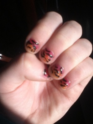 (Tiger print nails) Ok well this is my first attempt at nails and I thinks it pretty good (: 