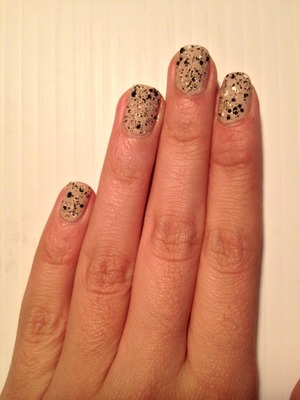 Essie - Sand Tropez
Maybelline - Polka Dots - Clearly Spotted
Mavala - Color-Matt