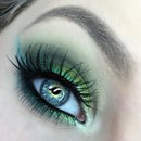 Shimmery Green Smokey Eye