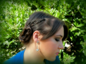 Model: Cosette M.

Side view of Easy Romantic Up-Do

How-to on somniumultra.blogspot.com