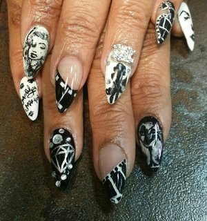 Marilyn Monroe themed nails
