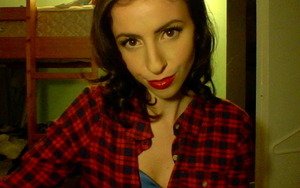 This look is pin-up girl inspired, and suited to my style. Curls. Milky skin. Bronzer. Red lipstick. Arched eyebrows. Winged eyeliner. 