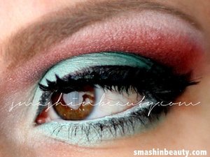 more info: 
http://smashinbeauty.com/dramatic-witchy-eyes-green-red-eyeshadow-makeup/