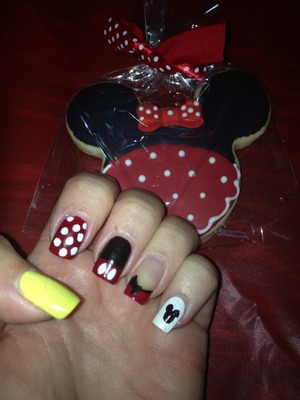 Done by me :) and a cute Minnie cookie 