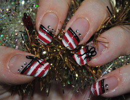 Deck the Halls With a December Manicure