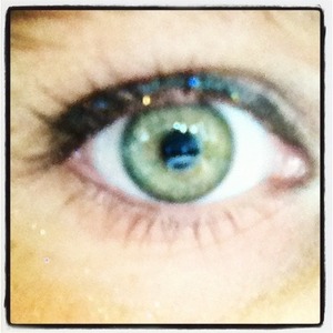 my eye<3 just a little simple thing u could do. eyeliner, sparkles, and mascara!