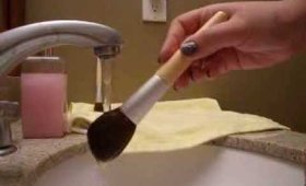 How I Clean my Makeup Brushes