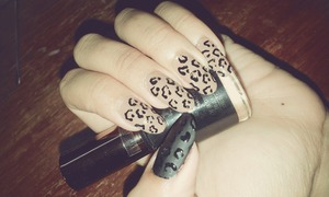 Two-tone leopard nails ♡