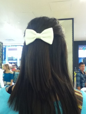 Bows are a girls best friend:)