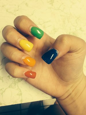 It's almost the end of the summer and defiantly wanted to put some bright colors on my nails so I thought why not do rainbow? I love them☺️ 
