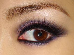 Light pink + navy eyeshadows = A pretty purple smoky eye! (http://makeupforlife.net/2011/11/makeup-tutorial-smoky-purple-eye-makeup-look.html)