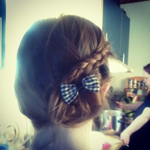 So I did my little sisters hair in bordomness :P