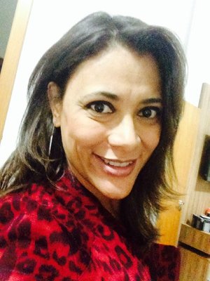 Cláudia F.