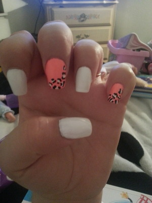 My nails :))
pink, white, && cheetah! 