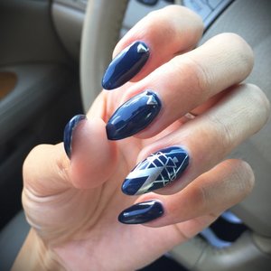 Navy Gatsby inspired gel sculpture nails.