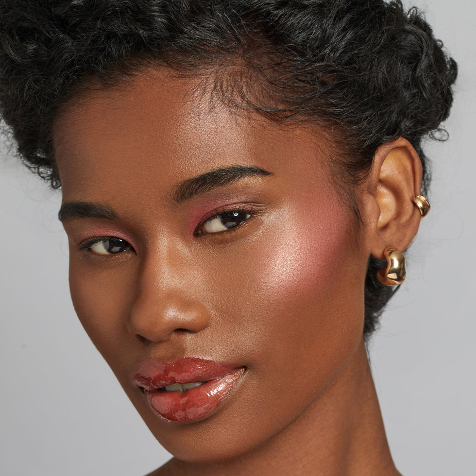 Model wearing BY TERRY Starlight Glow CC Highlighter in Fairy Light