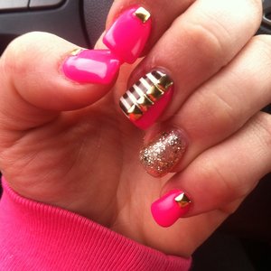 Pretty in pink nails 💅👌👍😘 #prettynails#pinknails#hotpinknails#3dnails#nailbling#stripenails#coolnails#nailart#creativenails#artpro#sparklenails#gelnails#fashionnails#summernails#onpoint#tagsforlikes#beautynails#ashleybrookebeauty#summerloving#inspire.  @ashley_brooke_beauty 