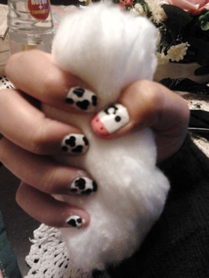 my new nail art. for this week: cows in my hands! :)
