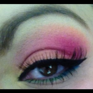i was in a playful mood this day. just wanted to have some fun colorful summer makeup! :) 