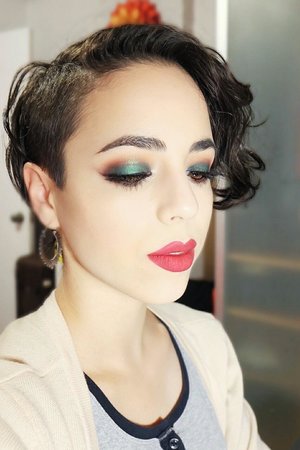 Here is my take on a Christmasy look! Green and cranberry :)