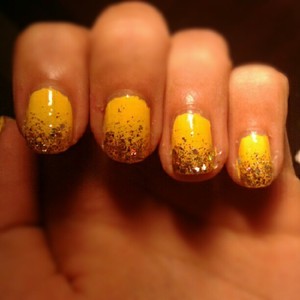 I wanted a simple design this time so I did just a yellow with a gold gradient. For the gradient I used just a polish brush.

Finding all the products in the search engine is a hassle so here's a list:
Yellow: Insta-Dri - Lightening 250
Golden Glitter: Sation - Track Starlet 9040