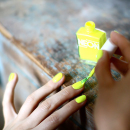 Trend: Neon Nails
