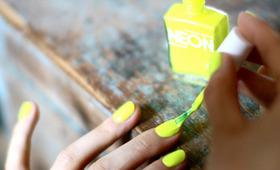 Trend: Neon Nails