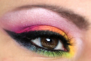 For more pictures and product details please visit: 
http://smashinbeauty.com/spring-2012-colorful-makeup/