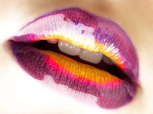 lip design like sunsetting in the middle !!