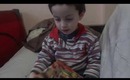 Seba con 4 años "leyendo" el hombrecillo de jengibre