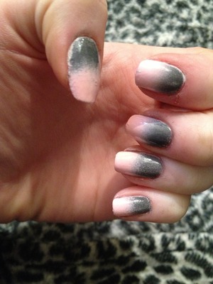 grey and pink ombré nails