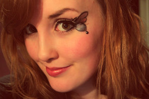 So this was a quick idea I thought to try from a video on KlairedelysArt's channel and I simplified it using my Sleek palettes. Not something I'd usually think to try out but I think it's perfect for fancy dress. :)
P.S. Excuse my terrible skin, I'm trying to avoid foundation for every day and as this was just a play with make-up I'm just wearing a low-coverage BB cream - Sorry!