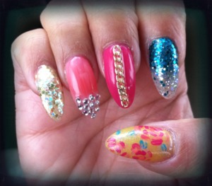 when I first signed on to this site, I saw this nail design... and I liked it so much that copied it to the T!!!