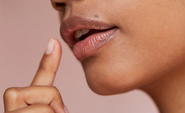 How to Avoid Chapped Lips This Winter 