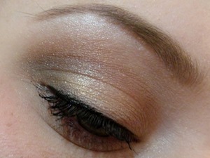 A super simple, professional eye look that is perfect for interviews.

Full tutorial on somniumultra.blogspot.com