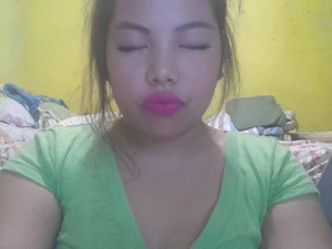 really been lazy to put alot of makeup. so I just decided to put on a matte lipstick and a pair of lashes.  :)
