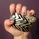 Gold cheetah nails