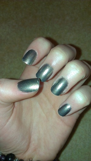 long gold nails with simple plain topshop nail varnish :)