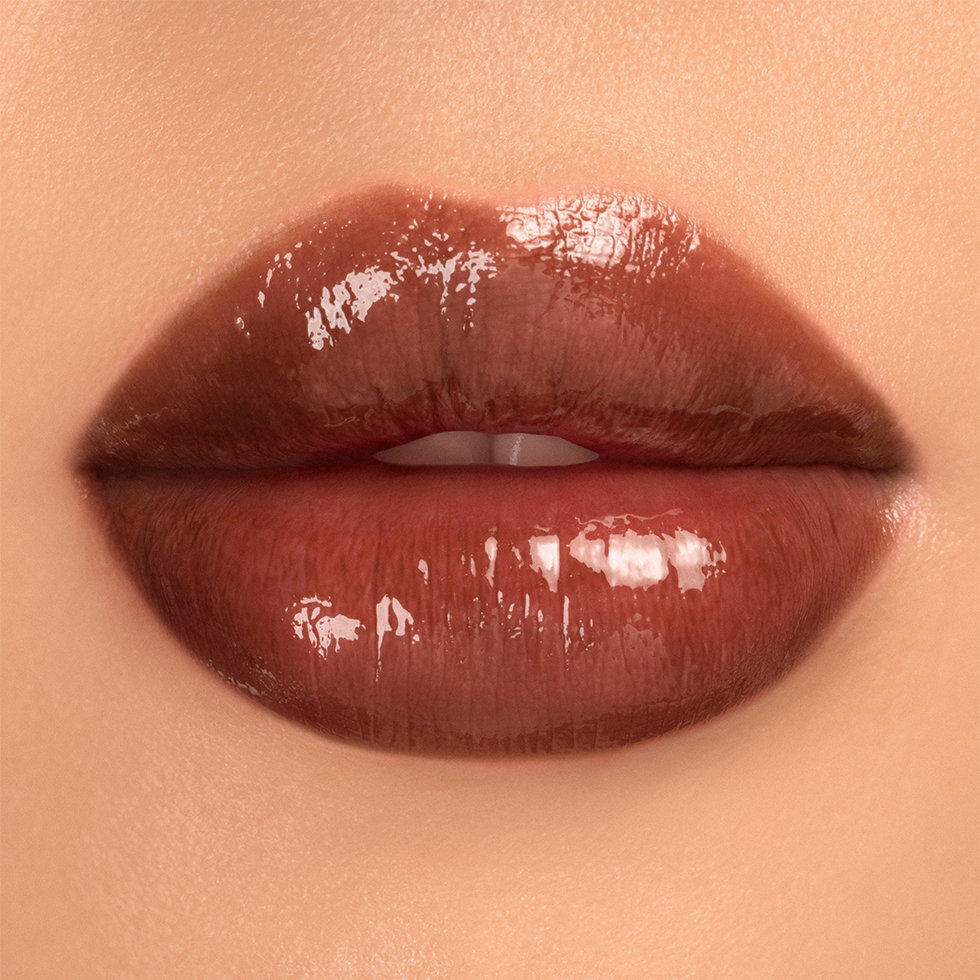 Jeffree Star Cosmetics lip model wearing Craving Chocolate