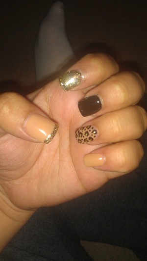 did the gold including the tip on the thumb n black on my nails to make them stand out more :)
