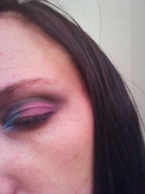 Blue purple and pink smoky eyeshadow look