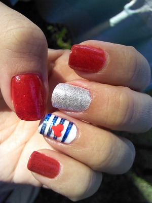 I made this nails with red , white and glitter polish.
to make the lines I used blue striping tape :) 
for the heart, dotting tool.