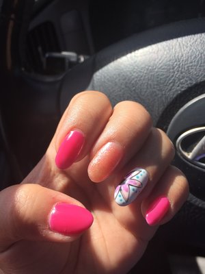 Pink natural gel mani nails with glitter and a flower design 