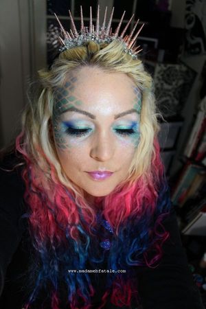 Halloween Mermaid Tutorial - http://www.madamebfatale.com/2011/10/24/mermaid-makeup-tutorial-halloween/