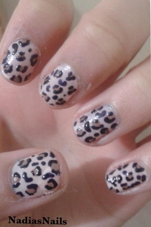 I loooove Leopard print, so here's another one :)