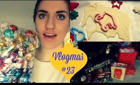 WRAPPING, BAKING, & SO MUCH HOLIDAY CHEER (Vlogmas #23)