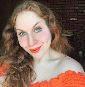 FEELING the heat with pops of orange! 
http://theyeballqueen.blogspot.com/2017/05/citrus-splash-makeup-look.html