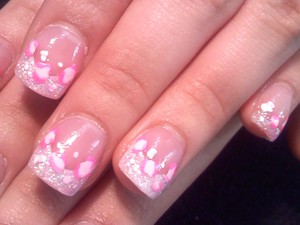 Who doesnt love a little pink animal print with their nails.